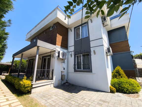 Sapanca Ünlücede Göl Manzaralı Havuzlu Ful Eşyalı 4+1 Villa 2