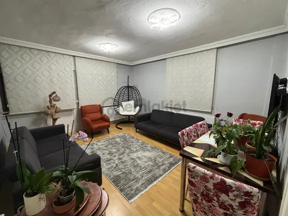 Akçay Emlak'tan Akşehir Yıldırım İlkokulu Civarında Bakımlı Ara Kat Satılık 2+1 Daire 1