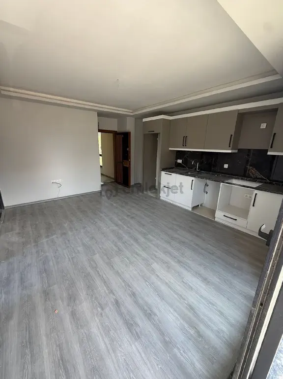 Alanya Oba Mahallesi Havuzlu Yeni Bina 1+1 2