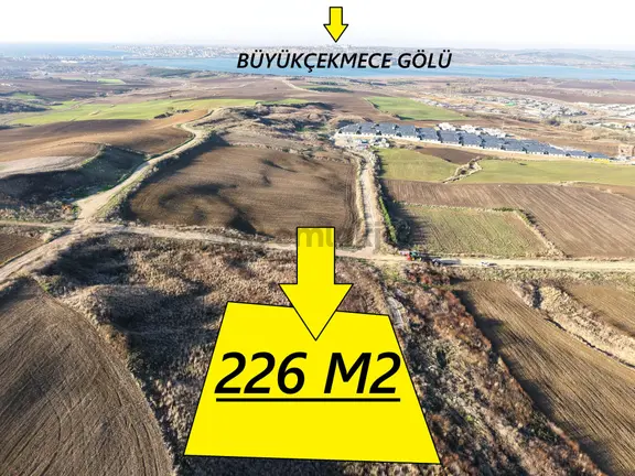 B.çekmece Çakmaklı 'da Satılık Göl Manz Villa İmarlı 226 M2 Arsa 1