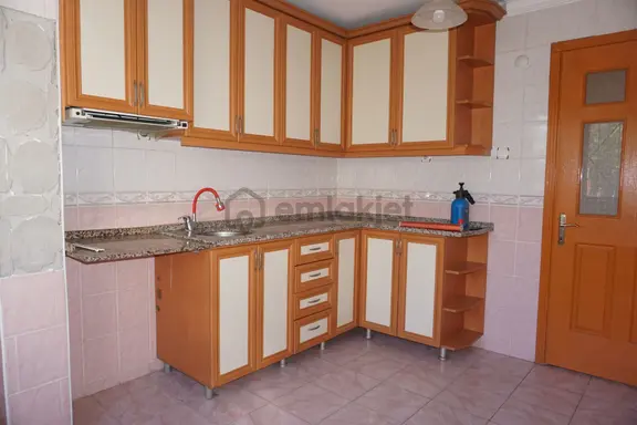 Güzeltepede Kiralık 3+1 Balkonlu Çiğli Serkan Emlak Dan 1