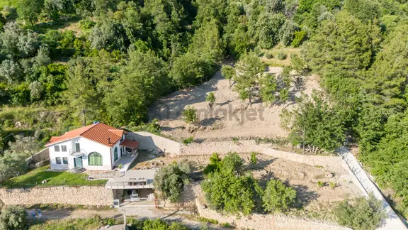 Alanya Üzümlü'de Baraj Gölü Ve Doğa Manzaralı Yatırımlık Tarla 1