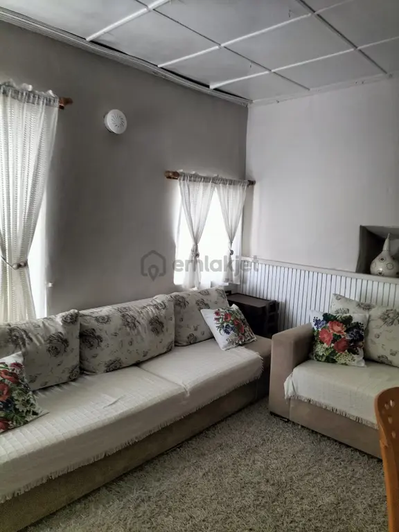 Alaçatı Merkez De Satılık Eski Taş Ev 2