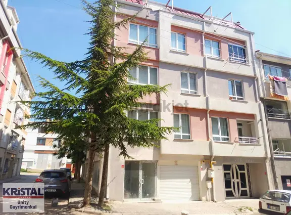 Çamlıca'da Güney Cepheli Asansörlü Yeni Binada Kiralık 2+1 1