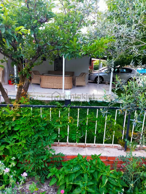 Kabakum Bankacılar'da Denize 100 Mt Mesafede Bahçeli Kiralık 2+1 Dubleks 1