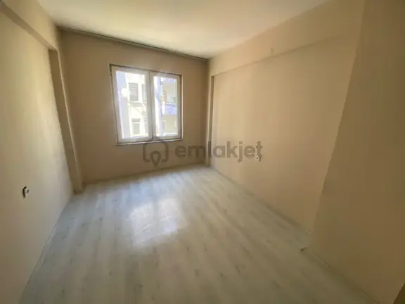 Furkan Emlaktan Pazar Mah 2+1 3.kat 90m2 Balkonlu Doğalgaz Kapıda Caddeye Cephe Daire 2