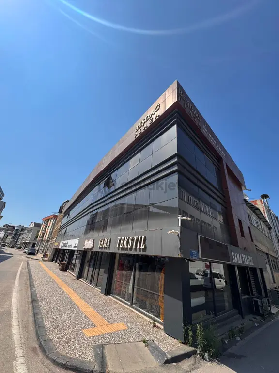 Vişne Caddesi'nde Hazır Kiracılı, Yüksek Getirili Komple Satılık Plaza! 1