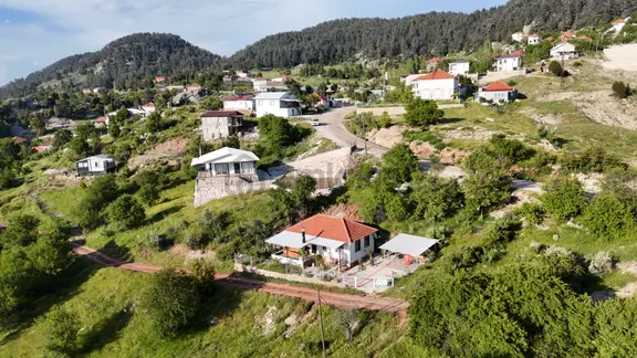 Antalya Söğüt Cuması Yaylasında Müstakil Ev (yapı Kayıt Belgeli) 1