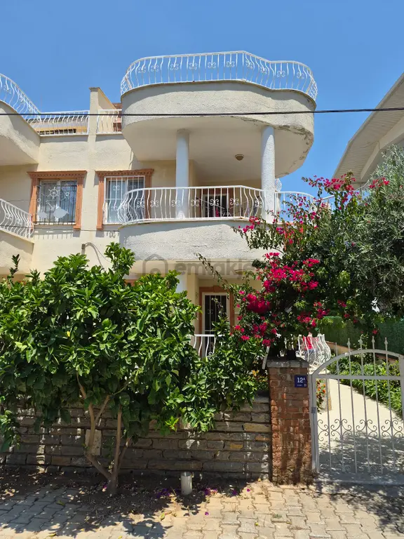Didim De Satılık Altınkum Mahallesinde Yeşilkent Te 3+1 Tripleks Villa 2