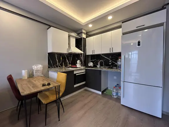 Mevlana Mahallesi Nişantaşı Caddesine Yakın Eşyalı Kiralık 1+1 2