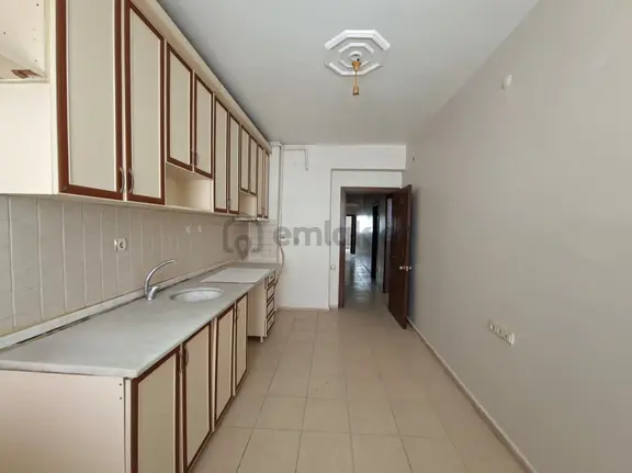 Recep Ümit Emlak'tan Ömerağa Mahallesi Hatboyu Yakınında Satılık 3+1 Ferah Daire 2