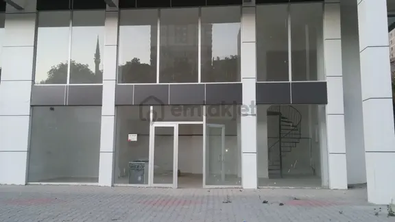 Sahibinden Caddede Geniş Cepheli (270m2 Ye Çıkarılabilir) Dükkan 1
