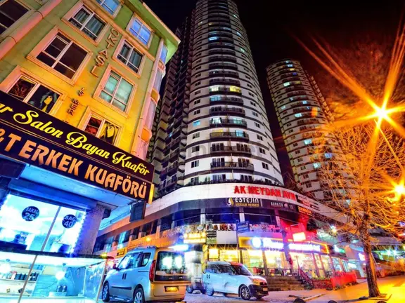 Cadde Üzeri Havuzlu - 7/24 Güvenlikli Site İçi Satılık Daire! 1