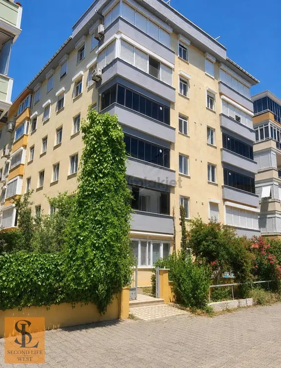 Ayvalık - Sarımsaklı Merkezi Konum Eşyalı 3+1 Kiralık Daire 1