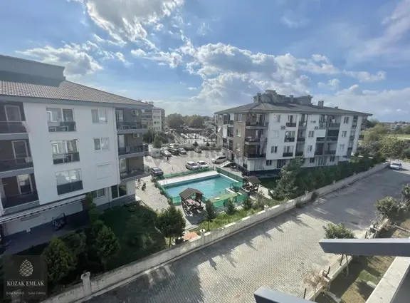 Ayvalık Altınovada Havuzlu Sitede Kiralık Eşyasız Daire 2