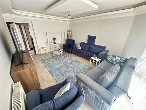Yunus Emre Cad. Yakını Y.griş 3+1 Kat Konumlu Asansörlü Bina 1