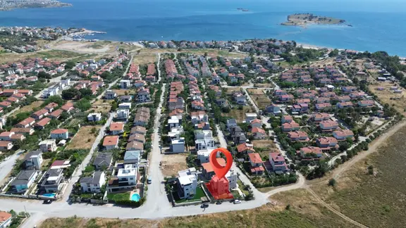 Veri'den Borabora Yakınında 3+1, Teraslı, Kış Bahçeli Satılık Villa! 1