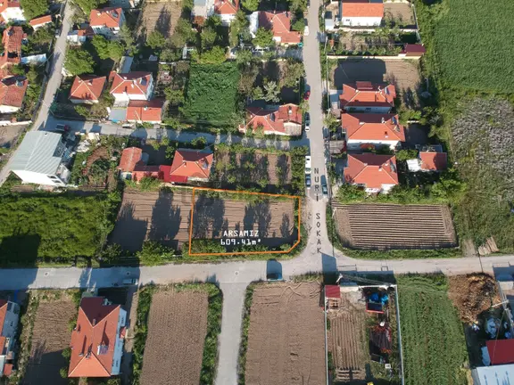 İlbey // Şuhut "zafer" Mah.de Satılık 609 M² Köşe Arsa 1
