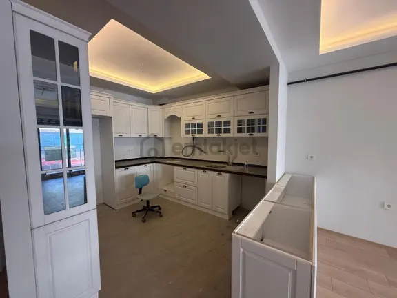 Bal Gayrimenkul'den Atatürk Caddesi Üzeri Sıfır 3+1 Ofis&daire 1