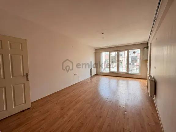 Blue Emlak'tan Kafeler Sokağında 1+1 Kiralık Daire 1