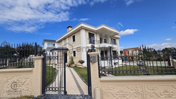 Güzelyalı Mahallesinde Lüks Satılık 5+2 Villa Fırsatı 2