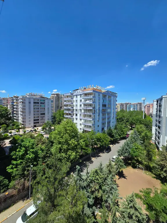 Kayapınar ,diclekent Villaları Karşısı 3+1 Orta Kat Daire 1