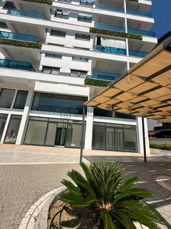 Alanya / Mahmutlarda 3 Katlı 160 M2 Geniş Kiralık Dükkan 1