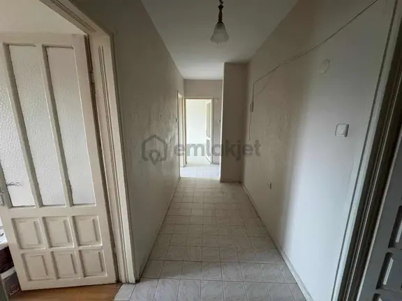Fatih Mah. Mezarlıkbaşı Cami Mevkii Ara Kat Ön Cephe 3+1 Daire 2