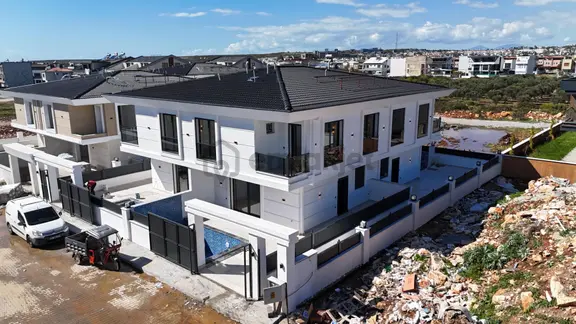 Didim Efelerde Havuzlu-otoparklı Full Eşyalı Satılık Lüks Villa 2