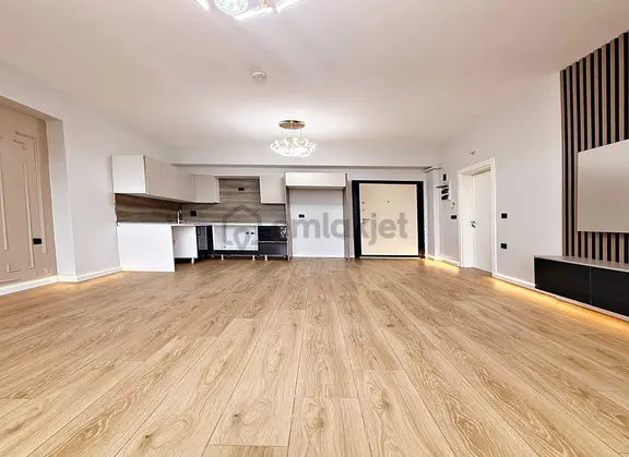 Cadde Üzeri Havuzlu - 7/24 Güvenlikli Site İçi Satılık Daire! 2