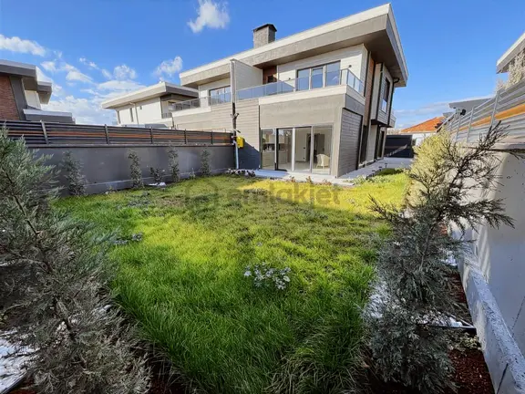 Satılık 150 M2 3+1 Dubleks Villa Geniş Bahçe 197m2 1