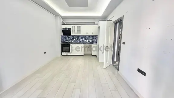 ꧁ay Emlaktan꧂akçay Merkezde Denize Yakın Ön Cephe Kombili Asansörlü Satılık 1+1 Daire 1