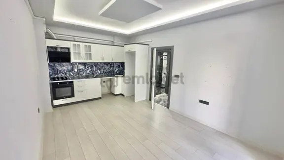 ꧁ay Emlaktan꧂akçay Merkezde Denize Yakın Ön Cephe Kombili Asansörlü Satılık 1+1 Daire 2