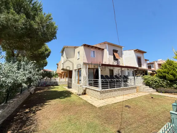 Seferihisar Dooğanbey'de Satılık Tek Müstakil Geniş Bahçeli Denize 50m Villa 2