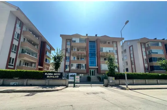 Geçit Mahallesinde Kiralık 3+1 Ara Kat Daire 1