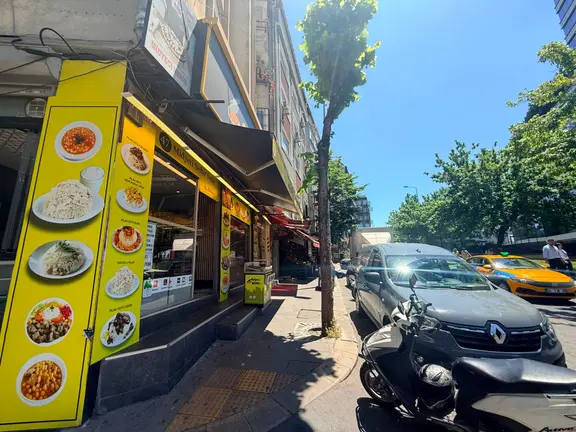 Şişli 'de Aktif Çalışan Hazır Kurulu Devren Kiralık Restoran 2