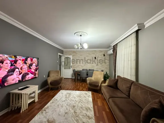 Uzman Emlak Ofisinden İncirli Mh.de Katta Full Yapılı Orta Kat 3+1 Daire 2