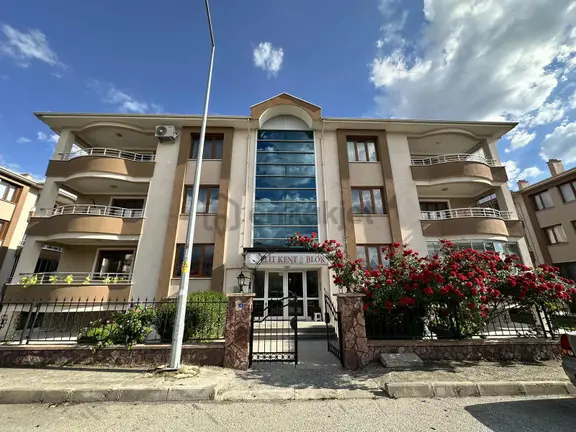 Remax Dem'den Elitkent Sitesinde Satılık 4+1 Fırsat Daire 1