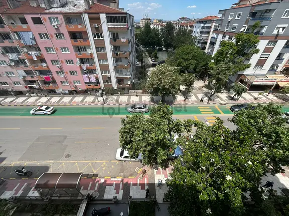 Manisa Yunusemre Akmescit'te Merkezî Konumlu Satılık 2+1 Daire 1