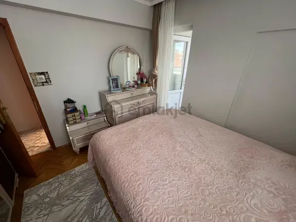 Saklambac Cadddesi Yakını Katta 3+1 1