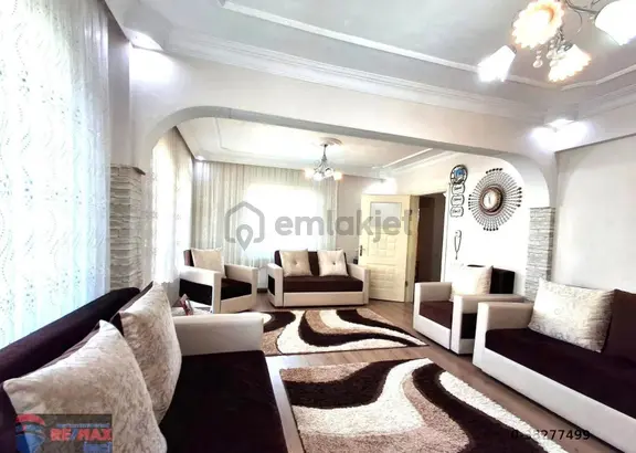 Re/max İnci'den Kuvayi Milliye Mahallesi'nde Satılık 4+2 Müstakil Ev 1
