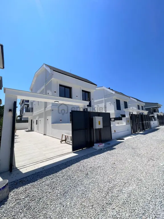Didim Hisar Mahallesinde Akıllı Sistem Kendine Ait Havuzlu Geniş Bahçeli 4+1 Sıfır Villa 1