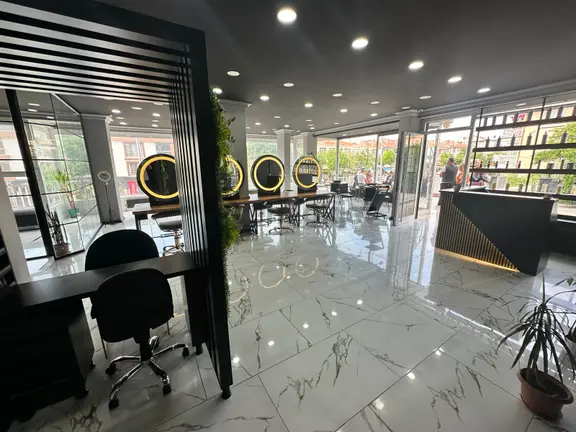 Cadde Üzerinde Mağaza Konseptli Devren Kiralık Kuaför Salonu 1
