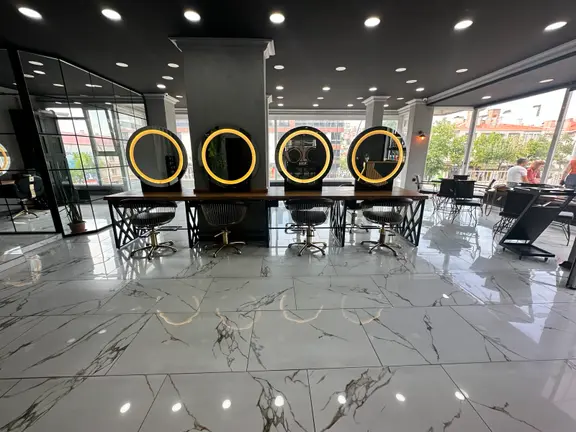 Cadde Üzerinde Mağaza Konseptli Devren Kiralık Kuaför Salonu 2