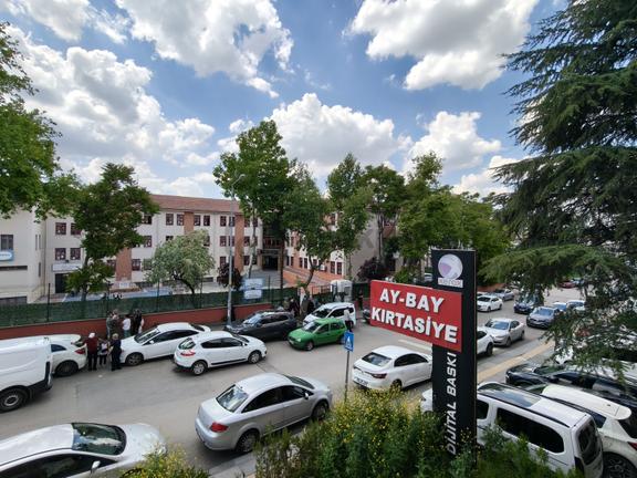 Emaks'tan/öveçlerde/iyi Yapılı/katta/ön Cephe/eşyalı 3+1 Ofis 1