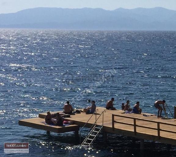 İzmir Çeşme Ayasaranda Denize Sıfır Ortak Havuzlu Sitede Kiralık 2