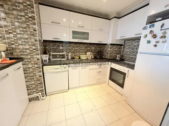 İnönü Cadde Üzeri 3+1 150 M2 Lüx Arakat Asansörlü "boş" Daire 1