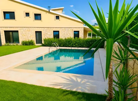 Urla Zeytinler'de Havuzlu Site İçerisinde Kiralık Lüks 2+1 2