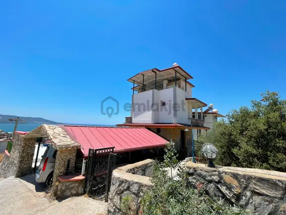 Deniz Manzaralı Köşe Konum Özel Havuzlu 4+1 Villa 1