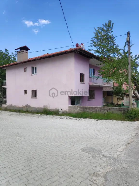 Gölhisar Avukat Hüseyin Aslan Caddesi Satilik İki Katlı Müstakil Köşebaşı 1